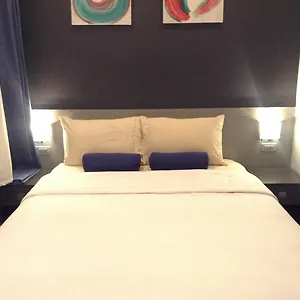Inn Li Nakpil, Manila